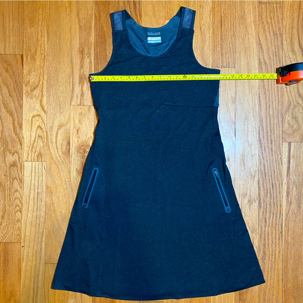 Columbia Omni-Wick dress with zipper pockets and back mesh